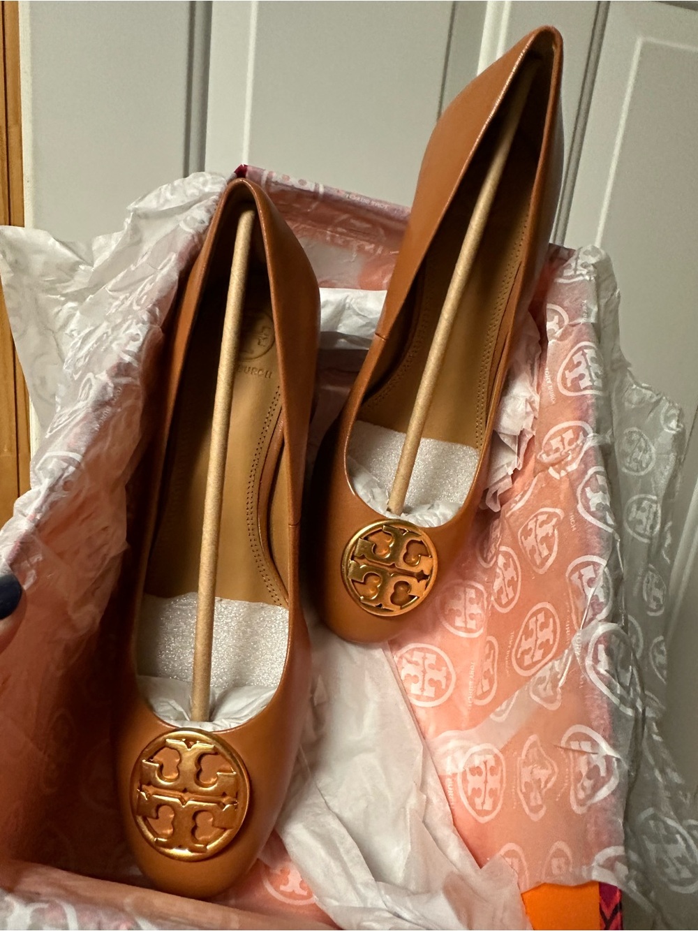 Tory Burch Chelsea 50MM Tan Napa Leather Pump Women's  NEW